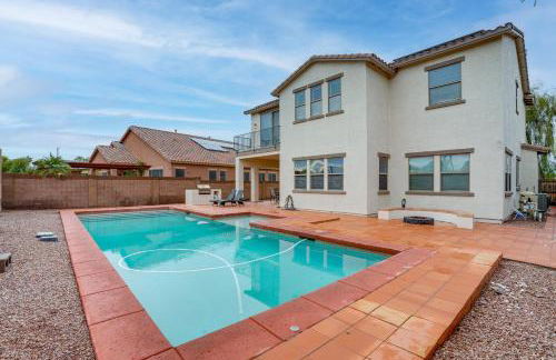 Pool, Views and Ample Space! Sunny Goodyear Retreat - Foto 37
