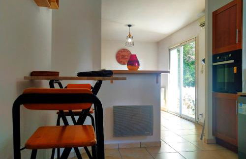 Le Parc Jean Édouard - Spa avec jacuzzi privé - Superbe villa 4 chambres - 9 couchages - 6 lits - Poêle - Parking - Climatisation réversible- Terrasse ombragée et grand jardin - Foto 30