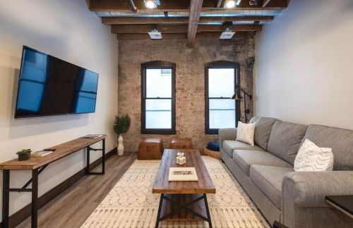Walkable Downtown Loft with King Bed & Self Check in - Foto 2
