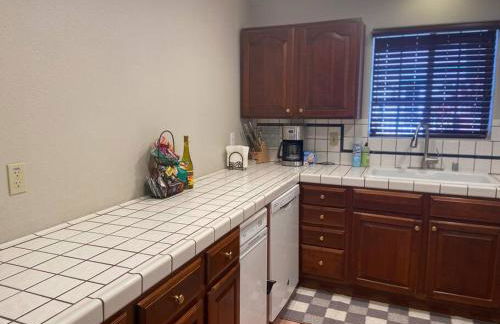 YoBee! Park Reservation Included! Heart of Yosemite - Homey Studios and Breakfast - Foto 69