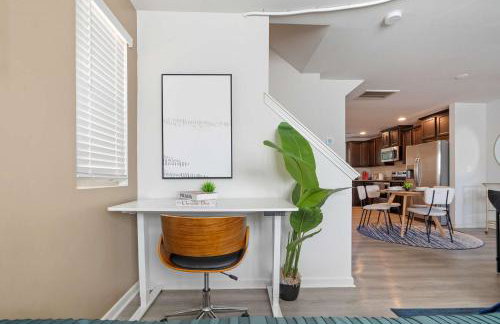 4BR Townhouse King Bed 2-Story Near NC State - Foto 45