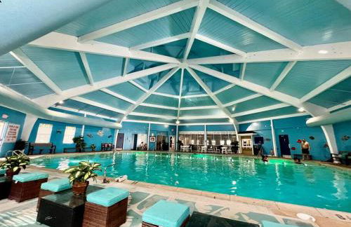 Stunning! Pocono Escape! HotTub Sauna Pool Ski Pet-Friendly Firepit Game Room Fireplace BBQ Lakes Tennis Fishing - Foto 17