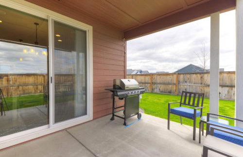 Scenic Modern Home with Private Patio & Fireplace - Foto 45