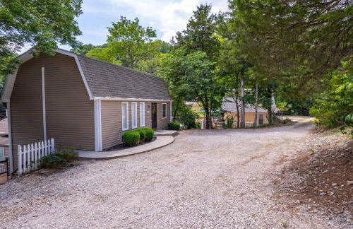 Charming Waterfront Cabin - Sleeps 10 - Photo 38