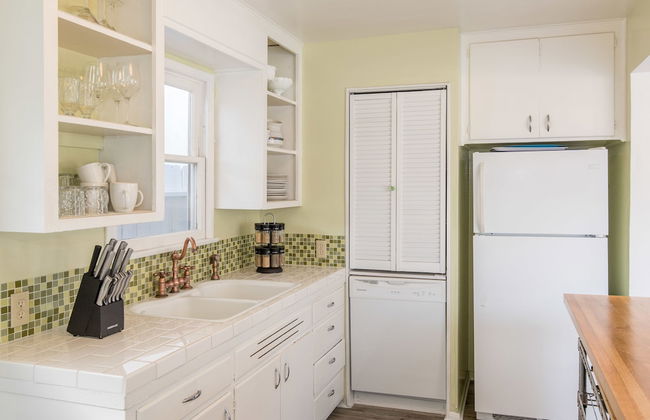 Ventura Beach Cottage - Photo 13