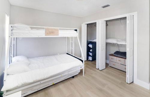 New 6min to 3 Sister Springs, Spacious, Fun with Game Room - Foto 16