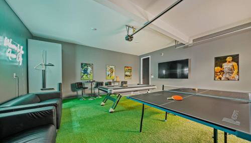 Modern 4BR Retreat in Uptown! - Foto 3, Game Room