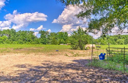 Charming Farm Cottage with Fire Pit and Grill! - Foto 28