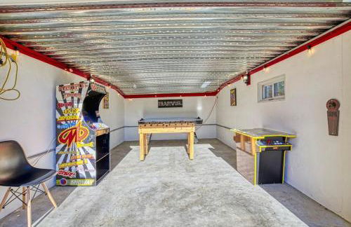 The Black Log Cabin - Hot Tub & Game Room - Foto 58