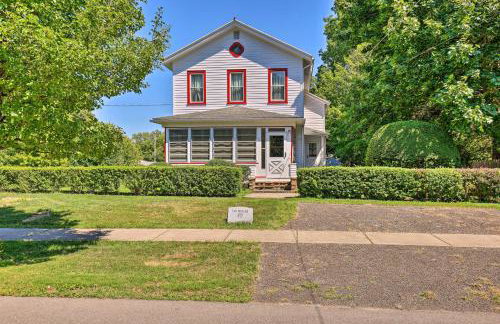 Walk to Beach, Marina and Town! Lake Ontario Getaway - Foto 1