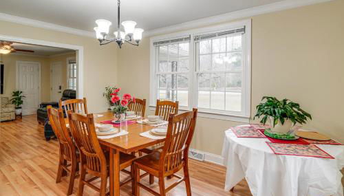 Charming Milton Home with Porch - 5 Mi to VIR! - Foto 2