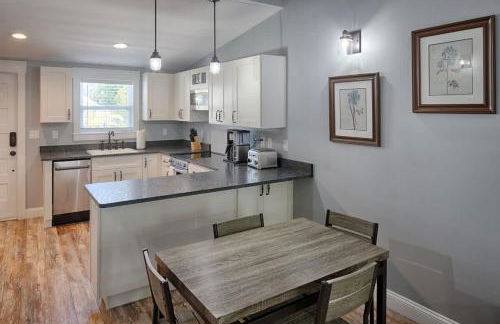 Updated Cottage in Heart of Town Park & Walk - Foto 11