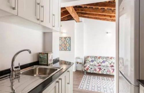 FLORIT FLATS - CENTER 2BR 2BA ATTIC TERRACE VIEW WIFi AC - Photo 23