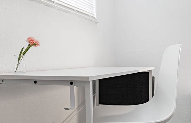 Stylish 2 BR Condo - Free Parking on Premises - Photo 8