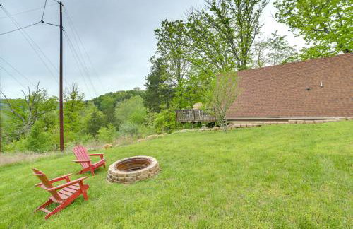 Cozy Cabin w/ Fire Pit: Walk to Lake Taneycomo! - Photo 3