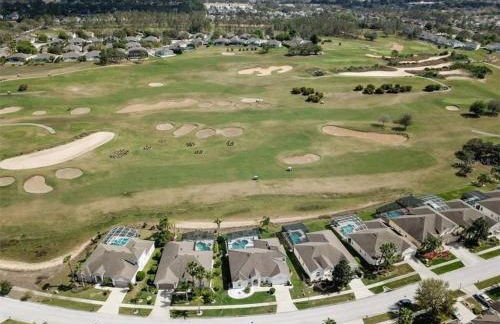 596 Modern 5 bed home overlooking beautiful golf course and conservation with Games room - Foto 65