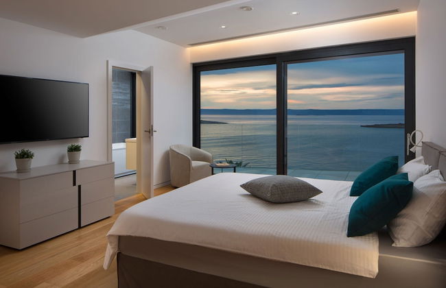 Beach Villa in Korcula with Pool, Sauna & Hot Tub - Photo 3