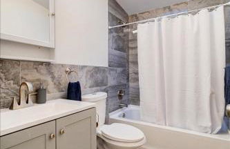 Catskills Lakefront with Hot Tub, Sauna and Theater - Foto 8