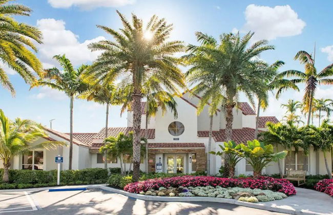 Dharma Home Suites Dania Beach at Sheridan Ocean Club - Photo 42