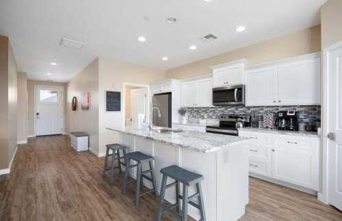 Stunning Views + Hot Tub + Location! 3 bed/3 bath - Foto 10