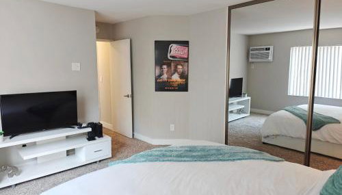 Skyline Escape 1-Bedroom with Balcony and Roof-Top Pool - Photo 5