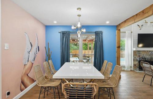 5BR w Pool, Golf Simulator, Game Room & EV Charger - Foto 13