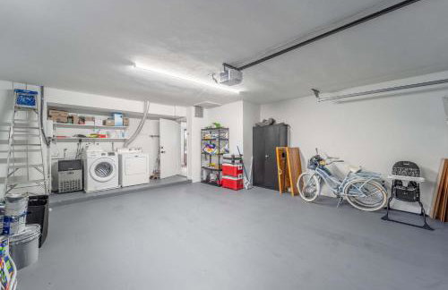 Resort Style Backyard Heated Pool Hot Tub Fire Pit - Foto 50