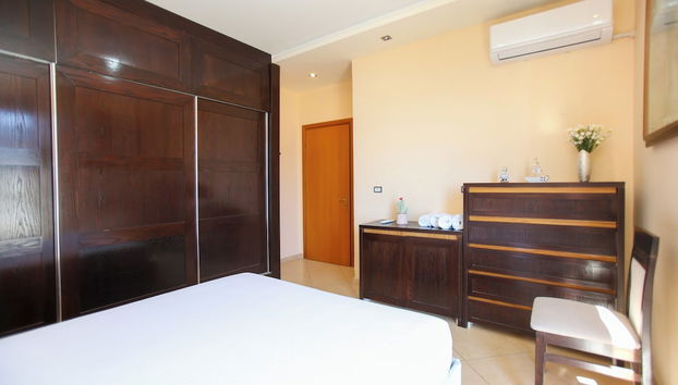 Holiday 2-bed Apartment Seaview - Foto 5, Habitación