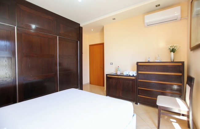 Holiday 2-bed Apartment Seaview - Photo 5