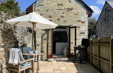 The Stables - Detached Cottage with Private Garden & Hot Tub - Foto 14