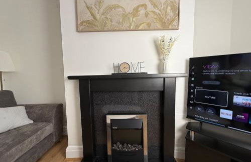 Spacious 3 Bed House Perfect for Contractors & Families with free Wi-fi and Parking - Foto 12