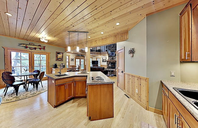 Round House on Round Lake - Photo 12