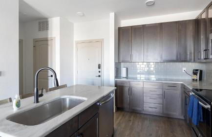 Landing Stylish 2BD Clubhouse Courtyard - Foto 27