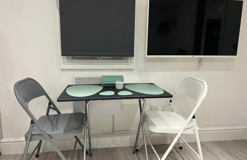 Modern Private Guest Suite Near Heathrow Free Parking & Garden - Foto 18