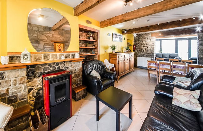 Stone Cottage with Sauna & Hot Tub near Cave of Lorette in Rochefort - Foto 22