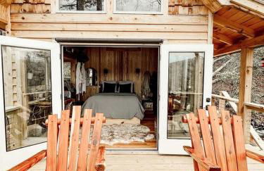 Stunning Pet-Friendly Treehouse for Relaxing Glamping Retreats in North Carolina - Foto 29