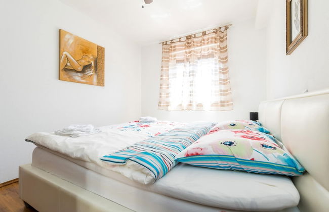 Simplistic Apartment in Malinska near Sea - Foto 10