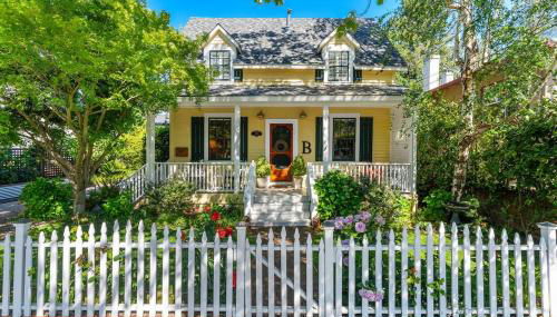 The B House - Photo 1