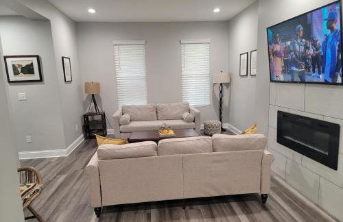 Beautiful 4 Bedroom House Near Downtown Columbus with Garage Parking and Backyard - Foto 5