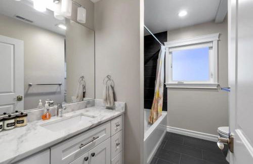 Mercer Island Modern Family-Friendly Home I-90 - Foto 16