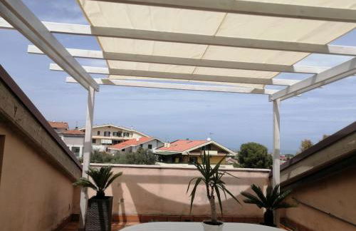 Ampio attico vista mare tra comfort e tranquillità - Foto 24