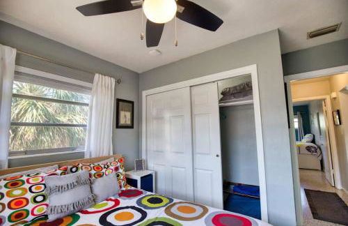 Retro-Inspired Stay BBQ Patio Close to Downtown - Foto 15