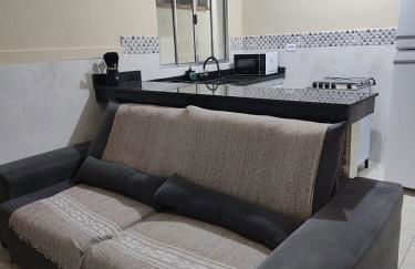 Casa para Famílias e Grupos com Ar-condicionado, Churrasqueira e estacionamento próximo em Praia Grande - Foto 6