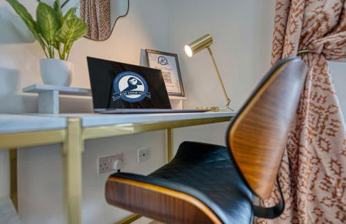 Ocean Village 1-Bedroom Luxurious, Stylish & Cosy Apartment, Central Location in Southampton, Sleeps 4 - by Blue Puffin Stays - Photo 7