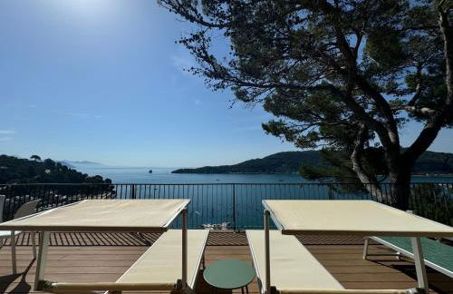 Modern and Elegant apartment with a spacious sea view terrace overlooking Palmaria Island Bright designer interiors Fully equipped Up to 6 guests Private parking Aircon All the comforts for a perfect stay - Foto 45