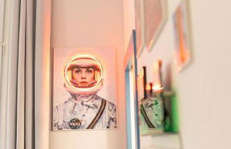 RetroPop Designerzimmern Nahe Alster & City für 2 Personen by LDGG - Foto 52