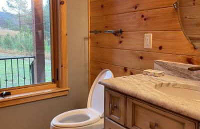 Nature lovers dream! Steps from fishing plus 140 acres of hiking! 4 Bedroom Home by RedAwning - Foto 30