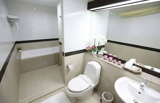 J - Town Serviced Apartments - Photo 10