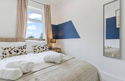 Beautiful House - Sleeps up to 7 - Free Parking, Fast Wifi and Smart TV by Yoko Property - Foto 13