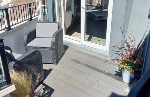 Glorious Duplex Holiday Apartment By The Sea - Photo 22